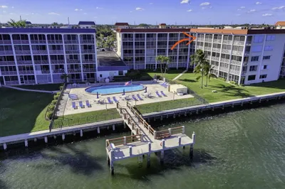 105 Paradise Harbour Boulevard #506 1