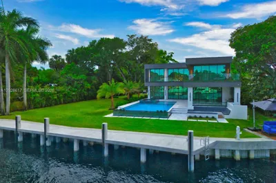 700 SW 12th Ave 1