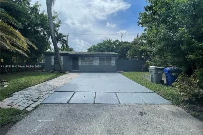 1472 NE 25th Court, Pompano Beach 1215 SF