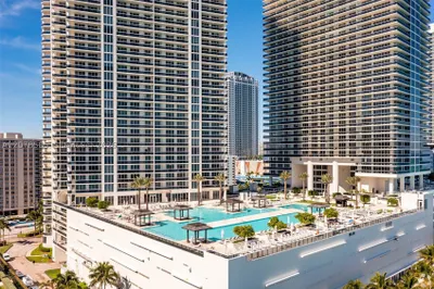 1850 S Ocean Dr #909 1