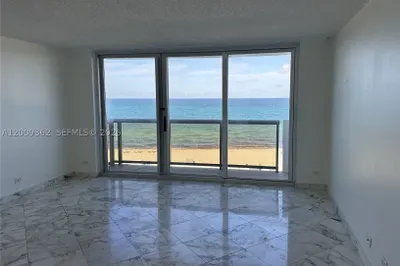 6039 Collins Ave #826 1