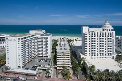1621 Collins Ave #703 1