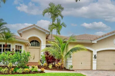FRONT EXTERIOR cropped lawn