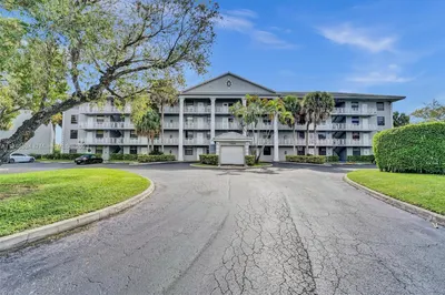 1524 Whitehall Dr #105 1