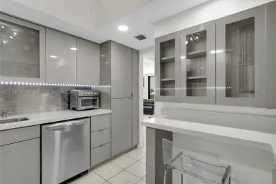 1623 Collins Ave #812 1