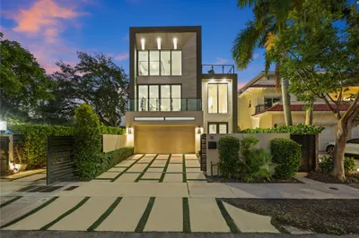 18 SE 11th Ave 1