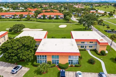 1 VISTA PALM Lane #207 1