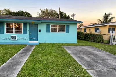 1195 NW 100th Ter #1 1