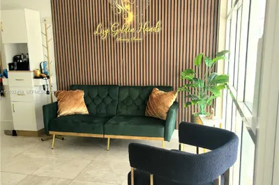 4237 Hollywood Blvd 1