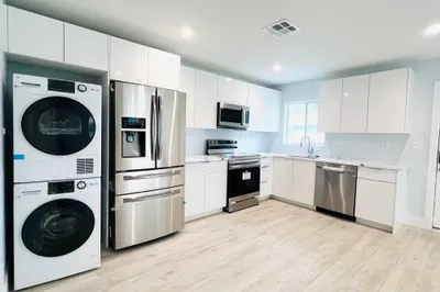206 SE 1st Avenue #4 1