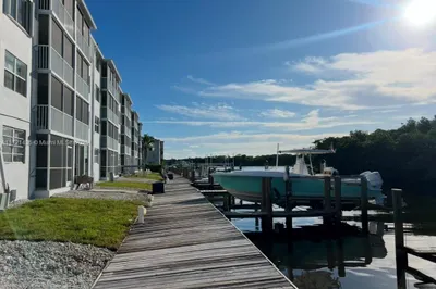 With boat lift
