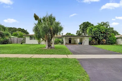 885 Azalea Court 1