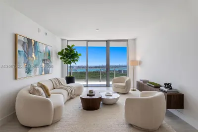 2411 Laguna #2704 1