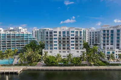 3000 NE 188 St #302 1