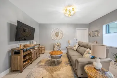 Hollywood Residential 1