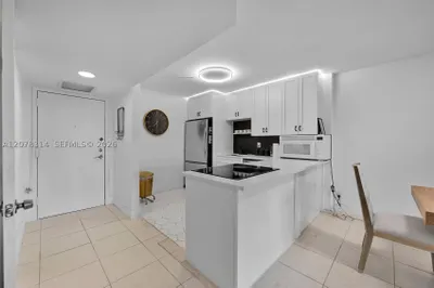 400 Leslie Dr #605 1