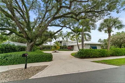 700 SW Saint Lucie Crescent 1