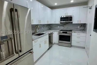 10185 Collins Ave #606 1