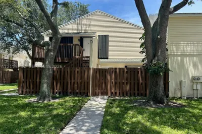 645 Executive Center Dr #R107 1