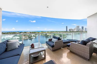 20201 E Country Club Dr #1110 1