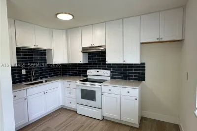 1048 E Avenue E #3 1