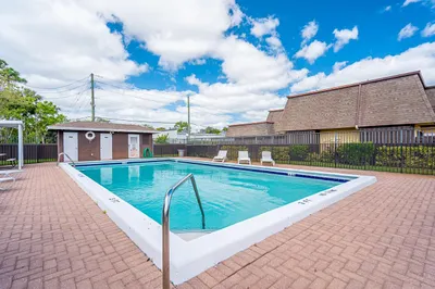 4185 Turnberry Circle #902 1