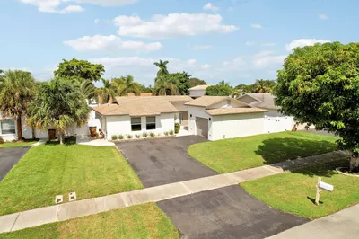 275 NW 39th Way 1