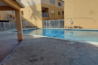 6215 Kendale Lakes Cir #267 1