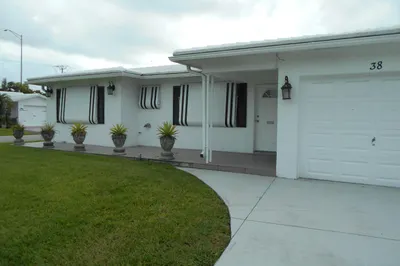 38 Leisure Boulevard 1