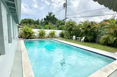560 SW 71st Ct 1