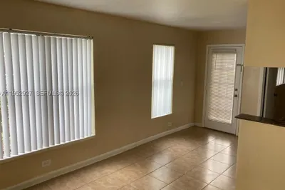 8705 NW 39th St 0 1