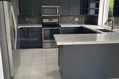 10000 NW 4th St 1