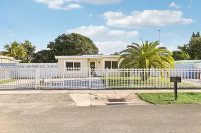 23 Miami Gardens Rd #3 1