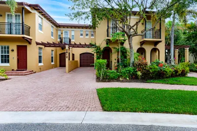 2812 Eagle Rock Circle #902 1