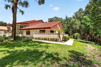 6041 SE Martinique Drive #104 1
