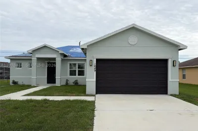 1649 SW Merchant Ln 1