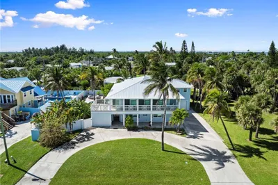 1911 Surfside Drive 1