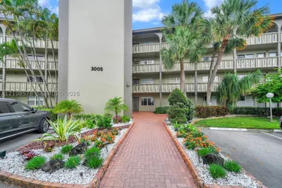 3005 Portofino Isle #N2 1