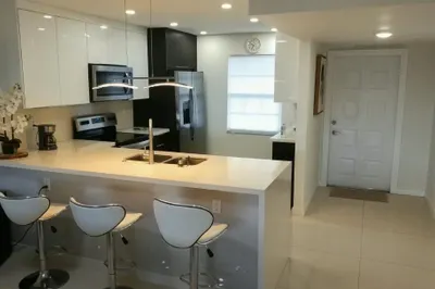 565 OAKS Lane #305 1