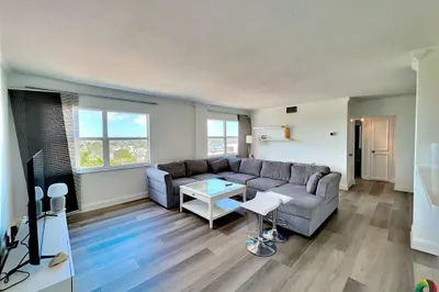 2555 NE 11th Street #809 1