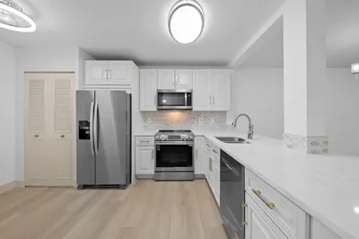 370 NW 76TH Avenue #204 1
