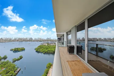 16385 Biscayne Blvd #2205 1