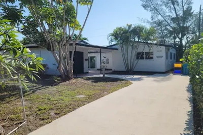 2220 NW 1st Street 1