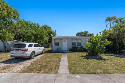 3621 SW 45th Terrace 1