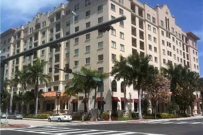 233 S Federal Highway #UPH16 1