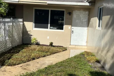 19122 NW 34th Ct 1