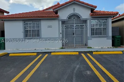 8905 NW 121 St 0 1