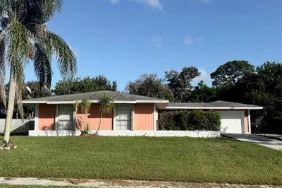357 NE Camelot Drive 1