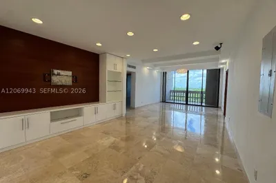 90 Edgewater Dr #PH15 1