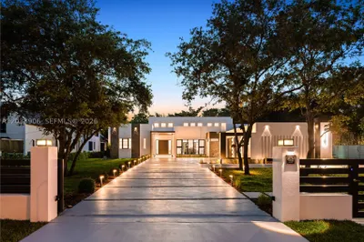 6200 SW 83 Av 1